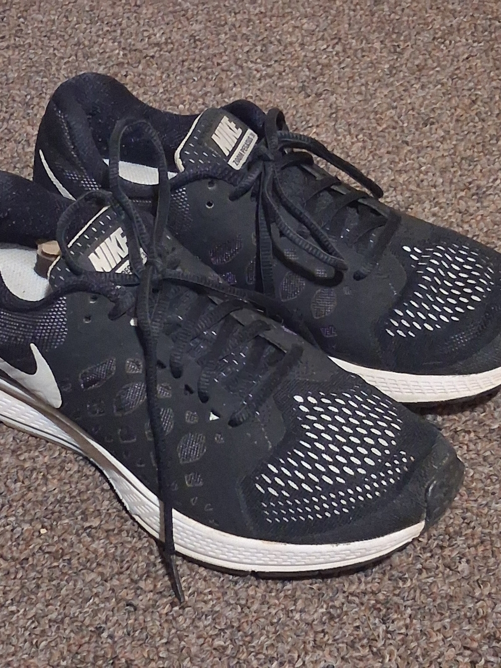 Nike Womens Black and White Athletic Trainers 8.5